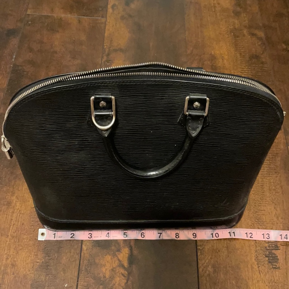 Authentic black Louis Vuitton classy purse